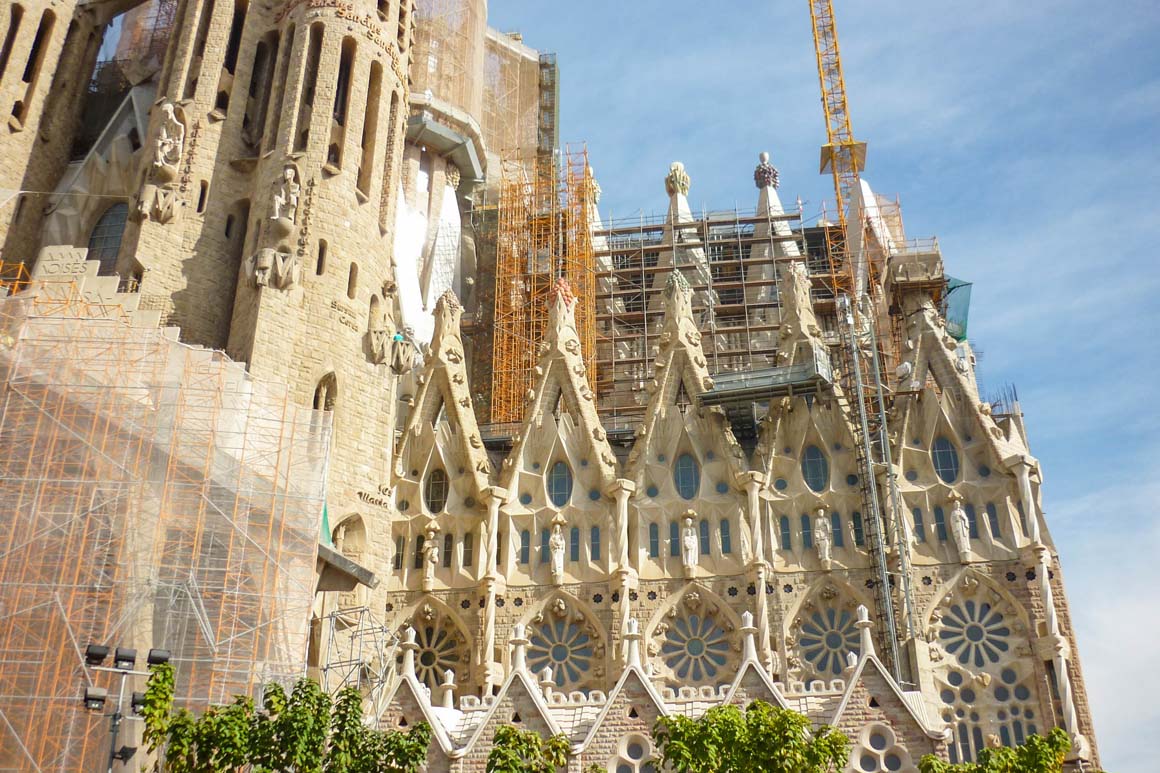 vista externa da Sagrada Família - Barcelona