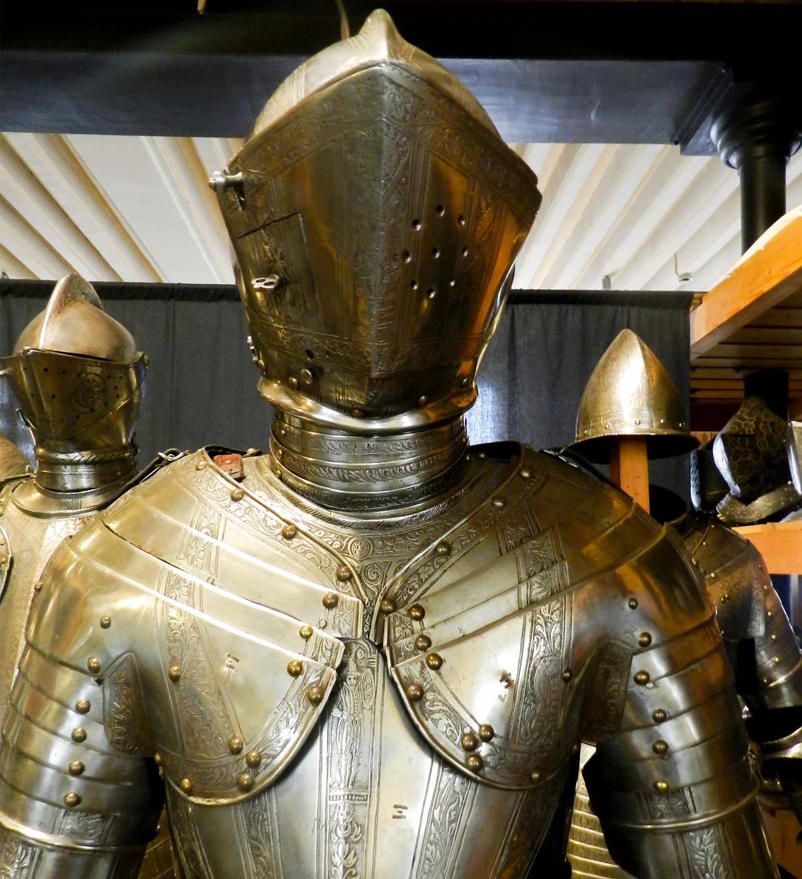 Armaduras expostas no Musee de L'Ármée do Palácio dos Inválidos