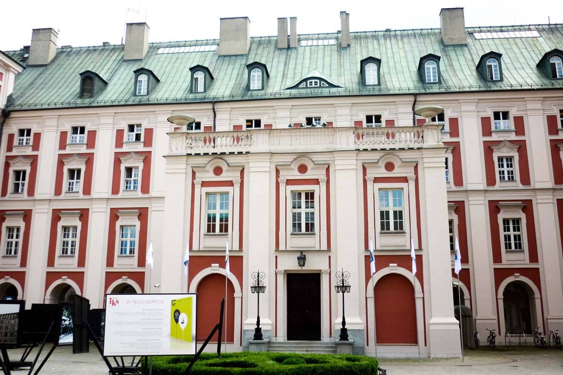 Prédios do antigo Colégio Jesuíta em Poznań, Polônia, hoje sede da prefeitura ao lado da Igreja de São Estanislau