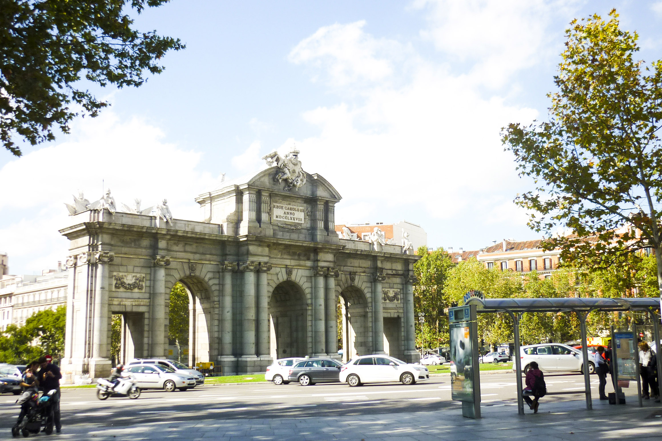 Vista do monumento Puerta de Alcalá - Madrid