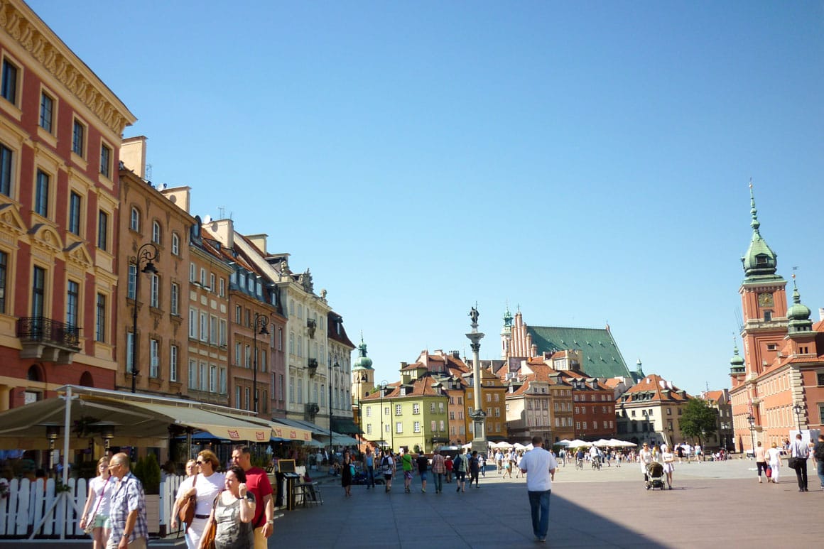 vista da praça do mercado velho em Varsóvia