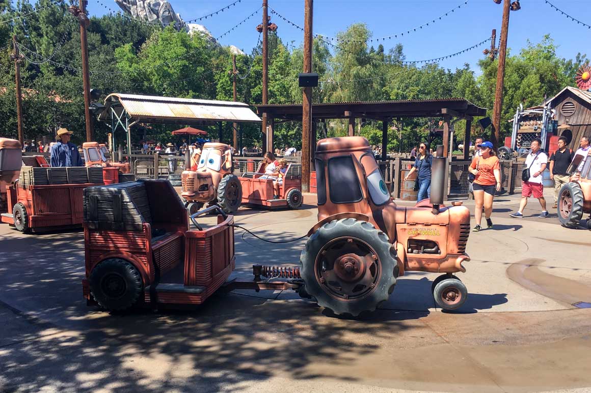 Mater's Junkyard Jamborre na Cars Land Disney California Adventure