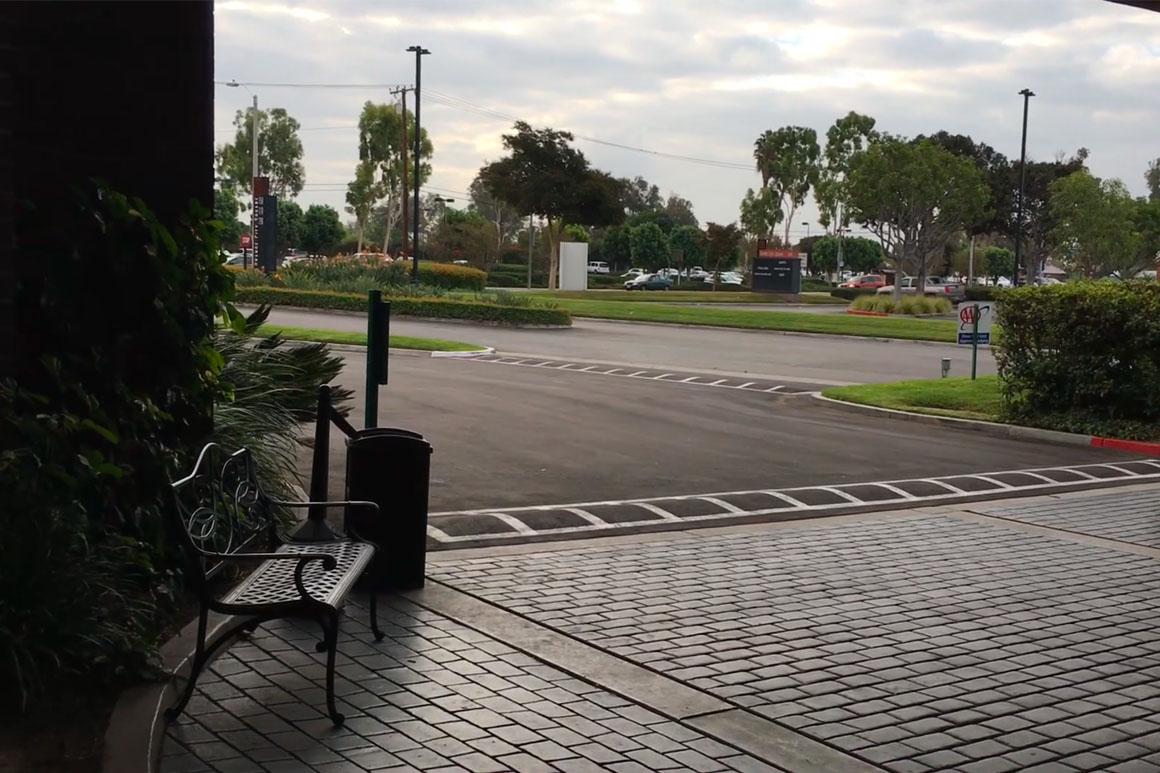 estacionamento e entrada do hotel Best Western Plus Meridian Inn & Suites, Anaheim-Orange