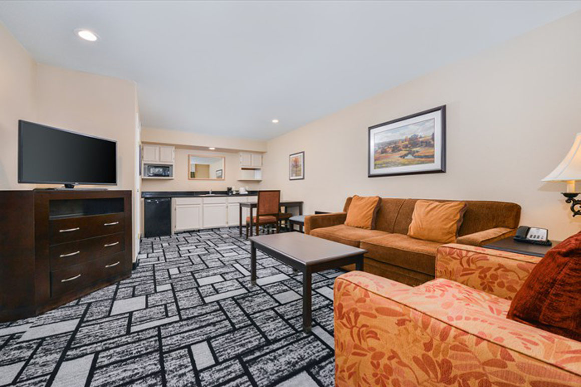 sala de estar da suíte do hotel Best Western Plus Meridian Inn & Suites- Orange/ Anaheim