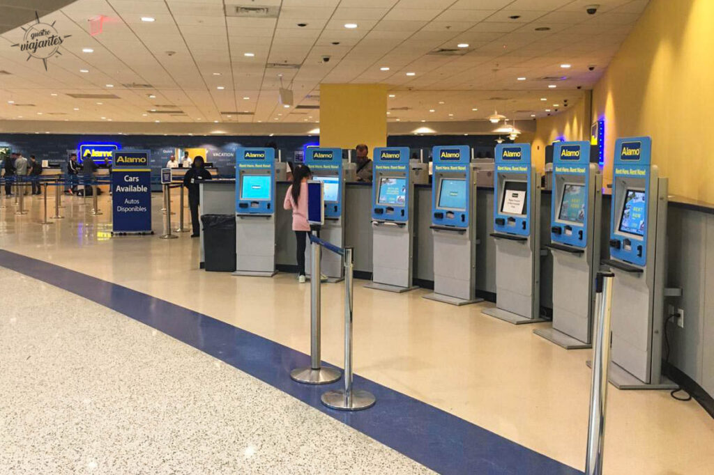 Auto atendimento da alamo no aeroporto de miami