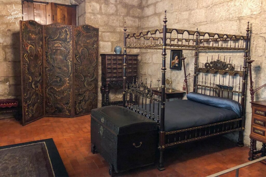 reconstituição da câmara de dormir - paço dos Duques de Bragança