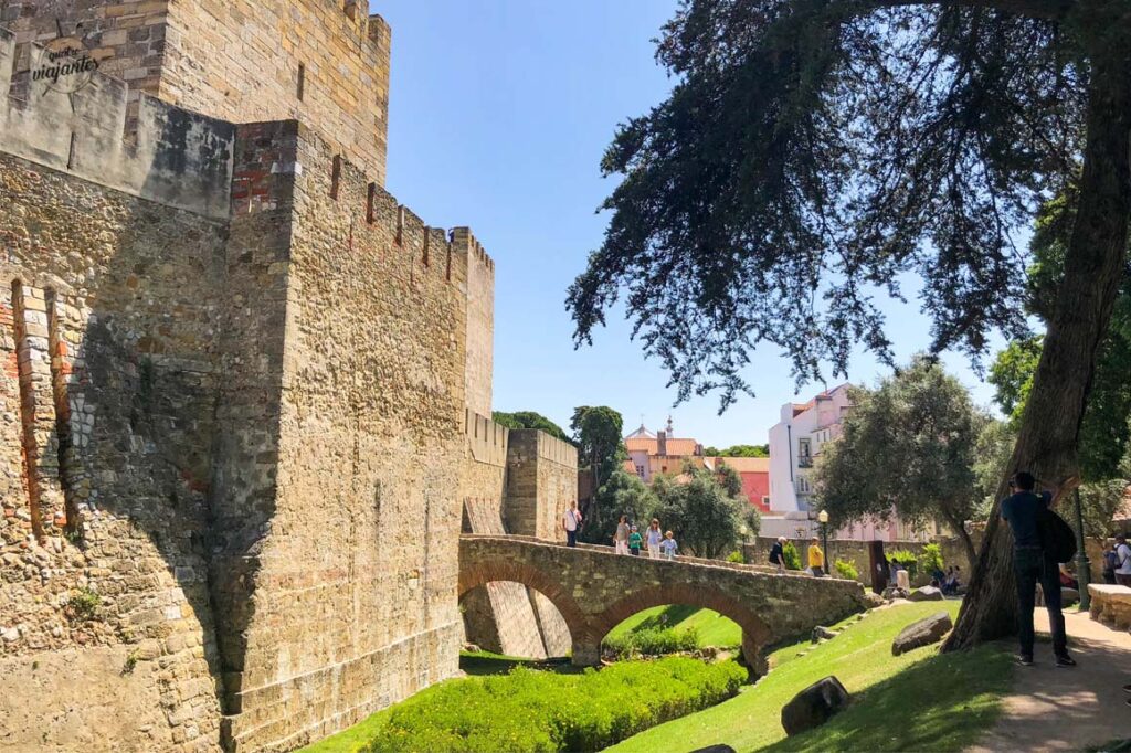jardim e muralhas do castelo de são jorge 