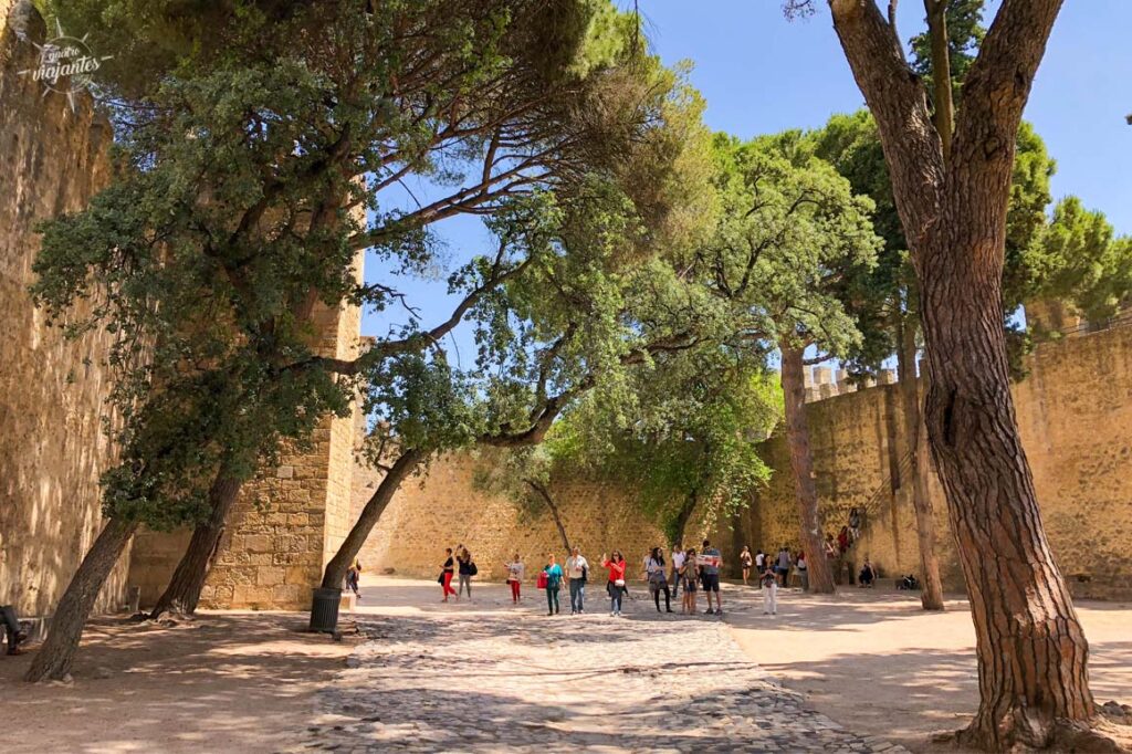 Pátio interno do castelo de sSão Jorge.
