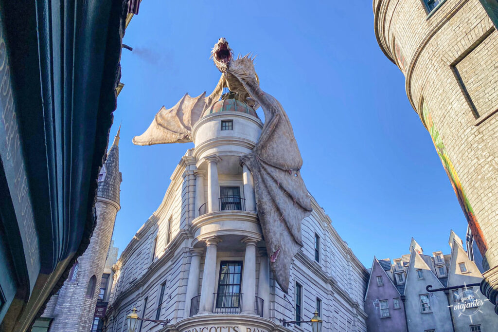 Harry Potter and the Escape from Gringotts - Universal Studios Orlando. Uma das melhores atrações do parque.
