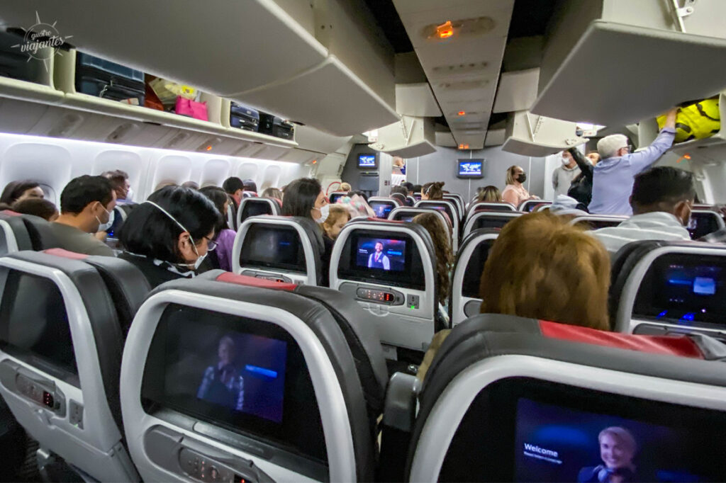 Classe econômica do Boeing 777 da American Airlines