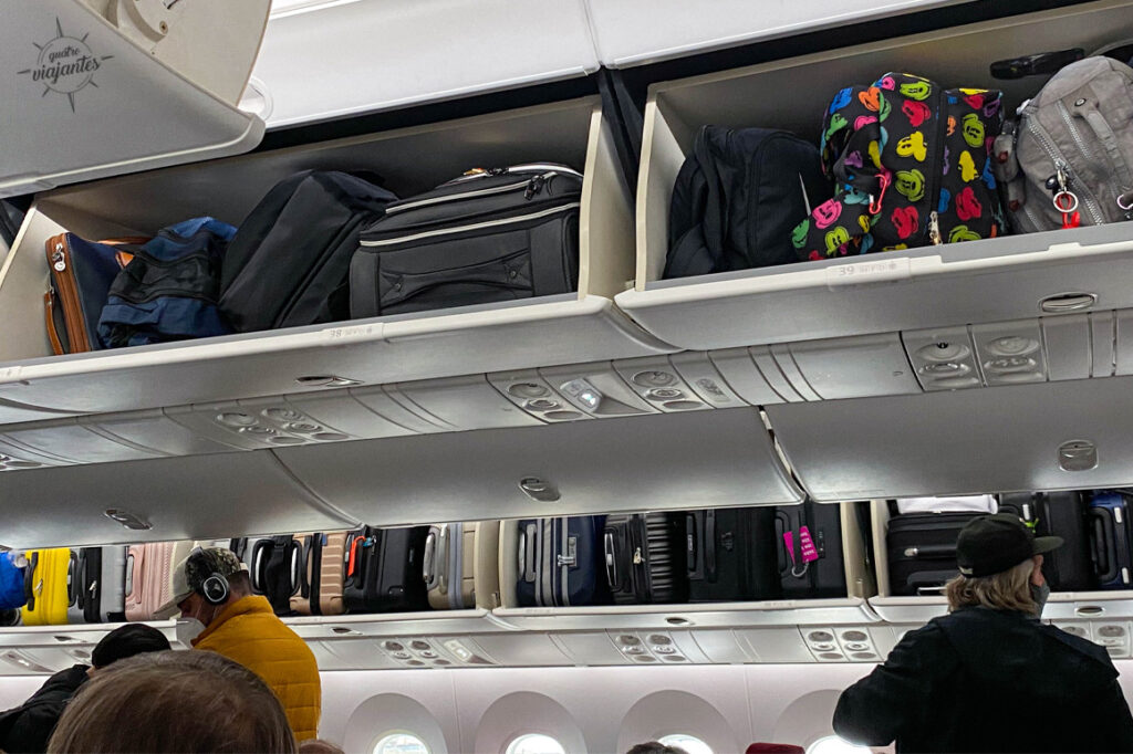 Bagageiros B787 da Latam. Qual a melhor companhia aérea para voar para Nova York?
