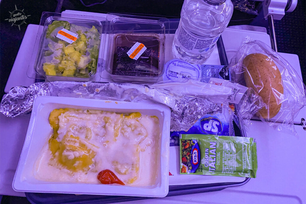Jantar na classe econômica da American Airlines