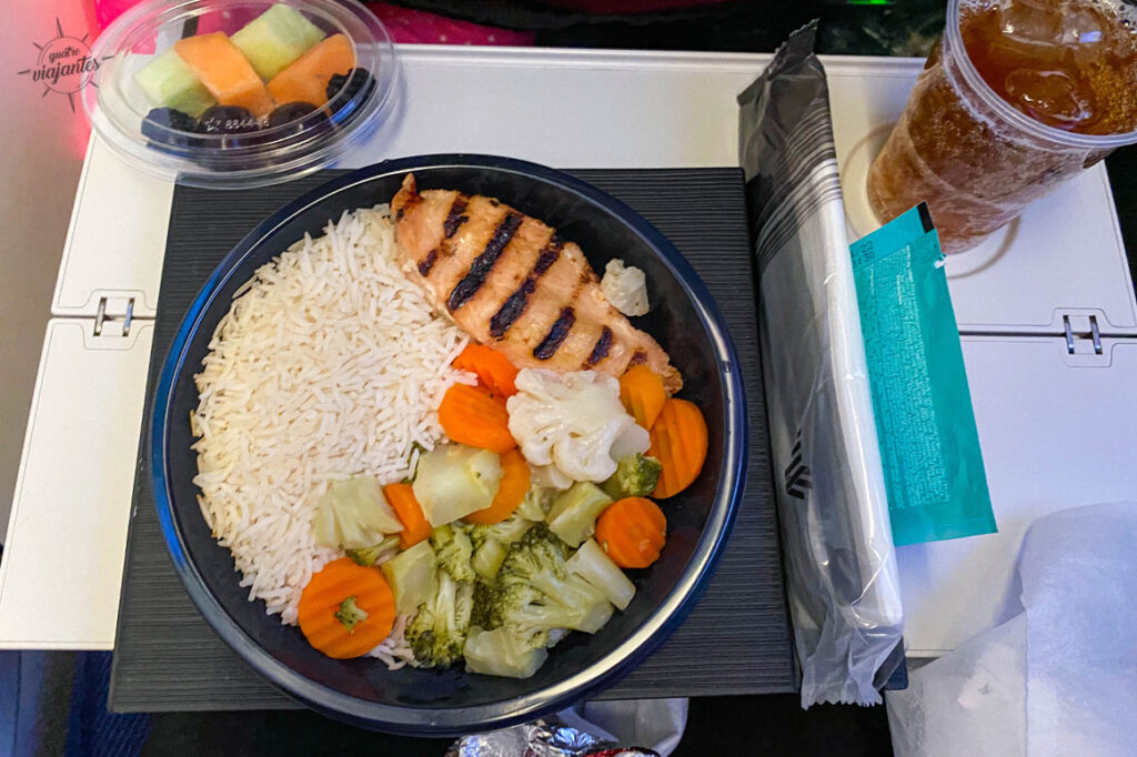 Comida com baixo teor de lactose na econômica Latam