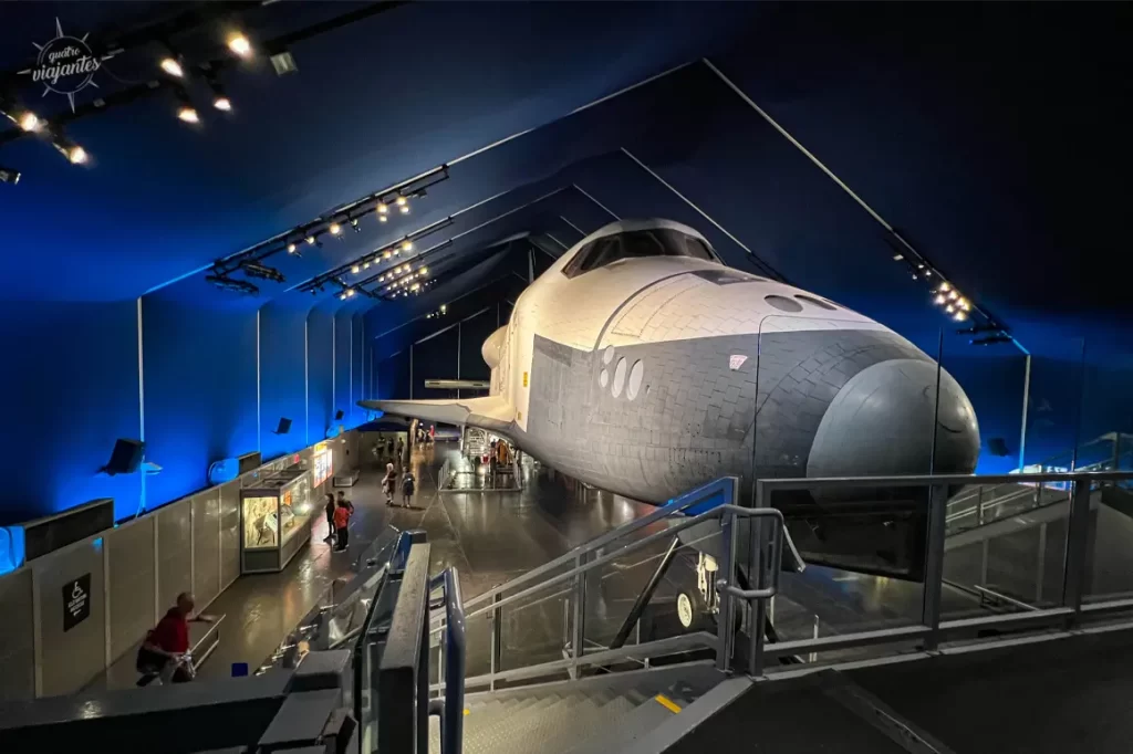 Pavilhão do Ônibus Espacial no museu do Mar, Ar e Espaço de Nova York