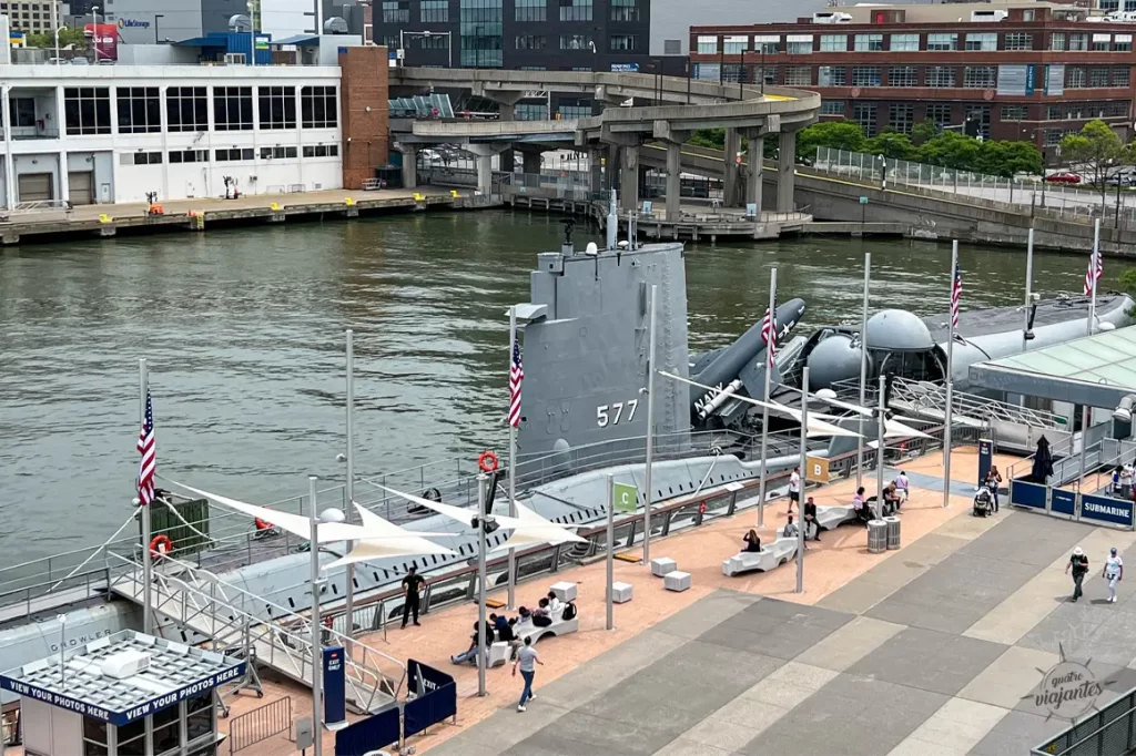 Vista do submarino Growler, no museu do Ar, MAr e Espaço de Nova York