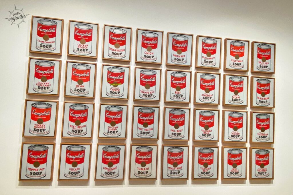Obra The Campbell's Soup Cans exposta no MoMa em Nova York