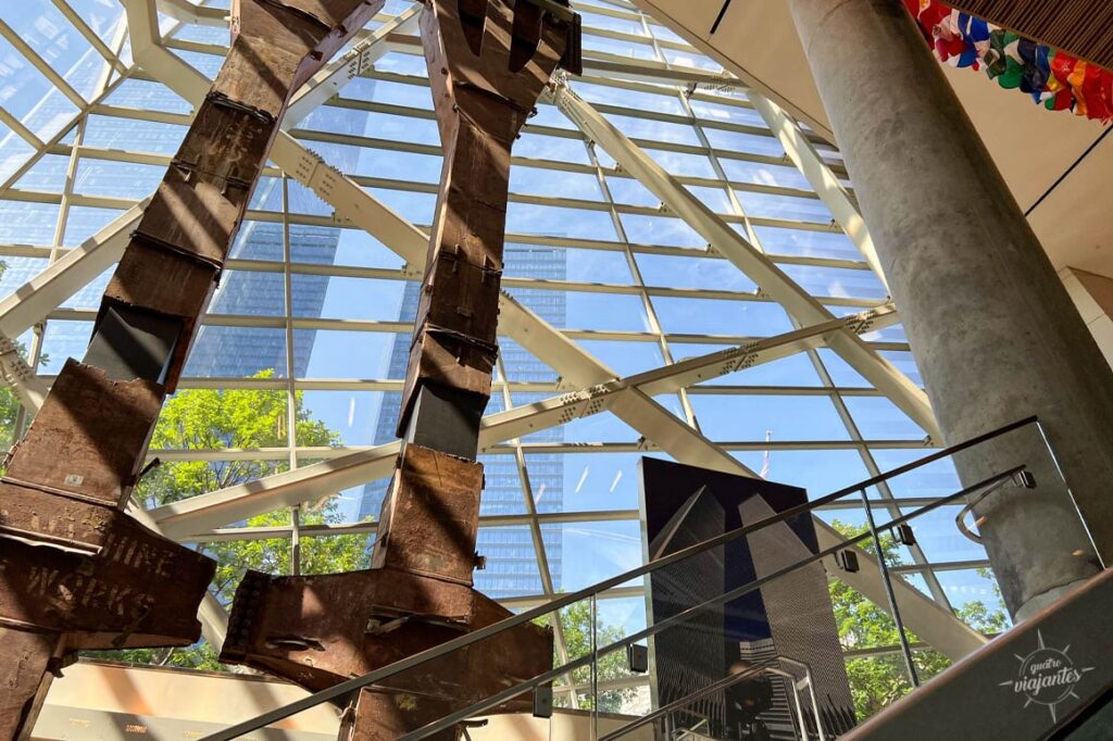 pedaços das torres gêmeas no museu 11 de setembro
