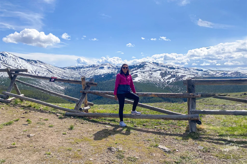 montanhas com neve em yellowstone