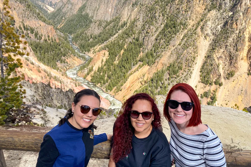 viajantes no canyon de Yellowstone