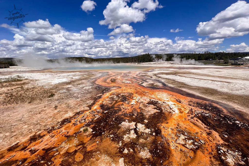 lagoa fervente em Yellowstone
