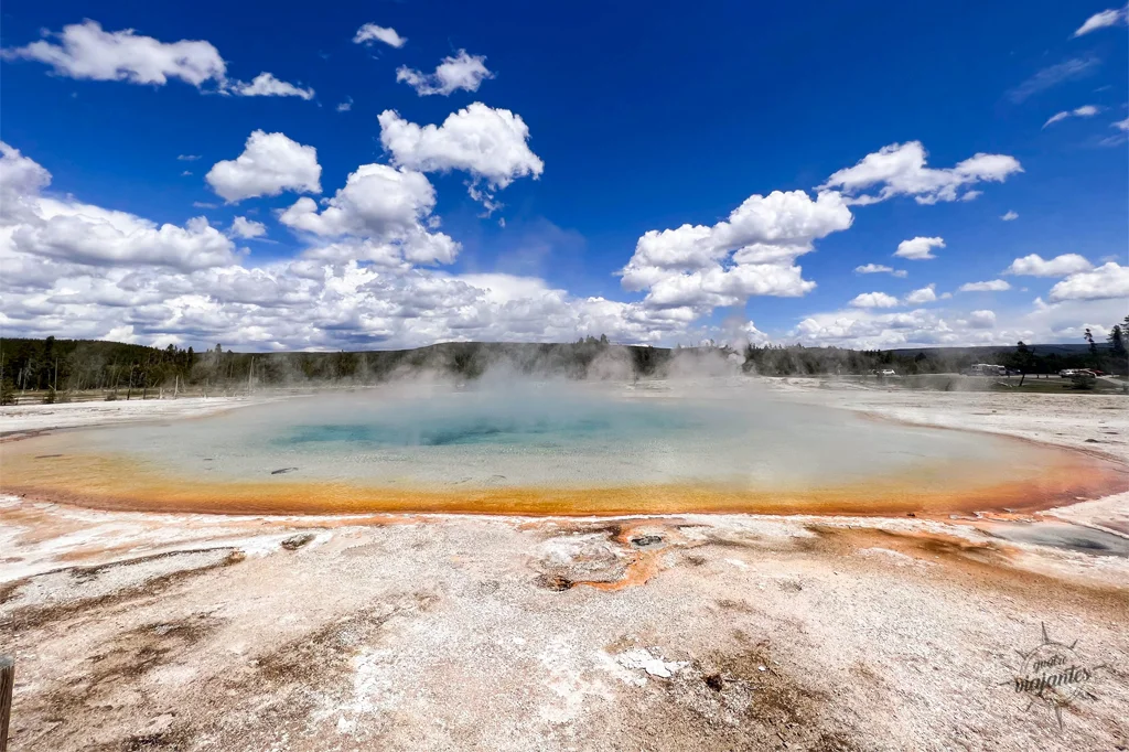 lagoa termal do parque Yellowstone