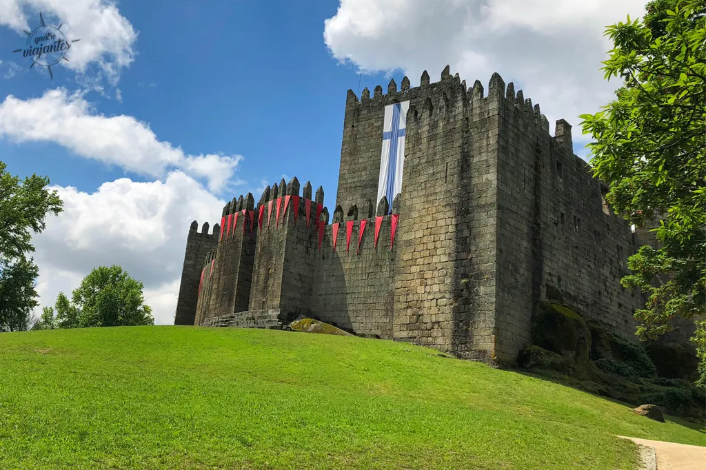 Castelo de Guimarães, um dos passeios bate e volta saindo do Porto