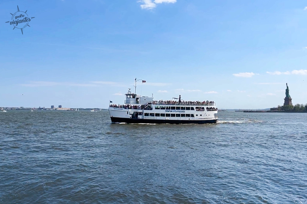 Barco da Statue City Cruises que faz o passeio para a Estátua da LIberdade.