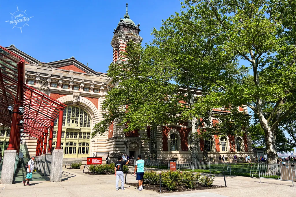 Entrada do museu da Imigração na Ellis Island em Nova York