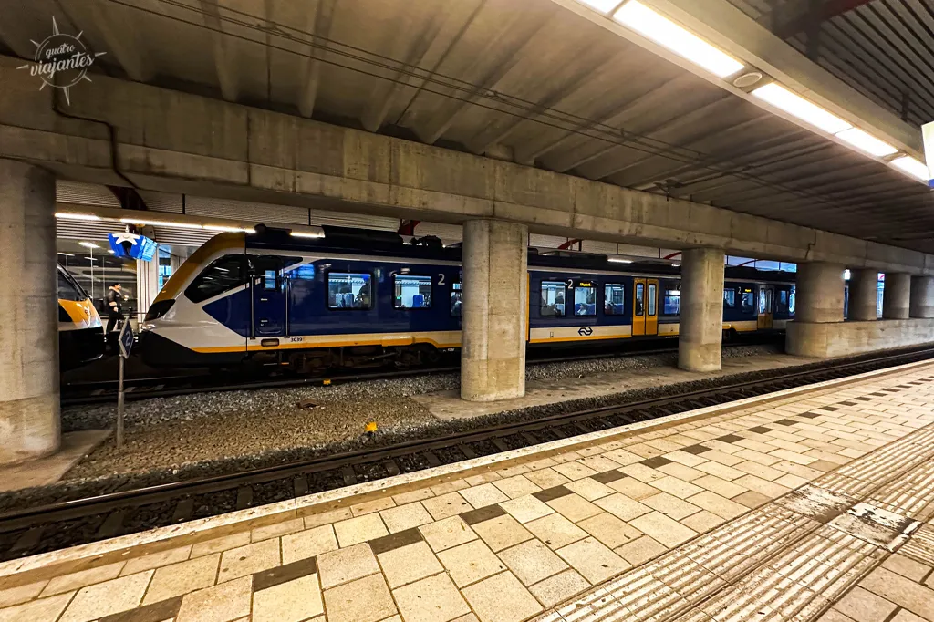 trem na estação Sloterdijk de Amsterdam