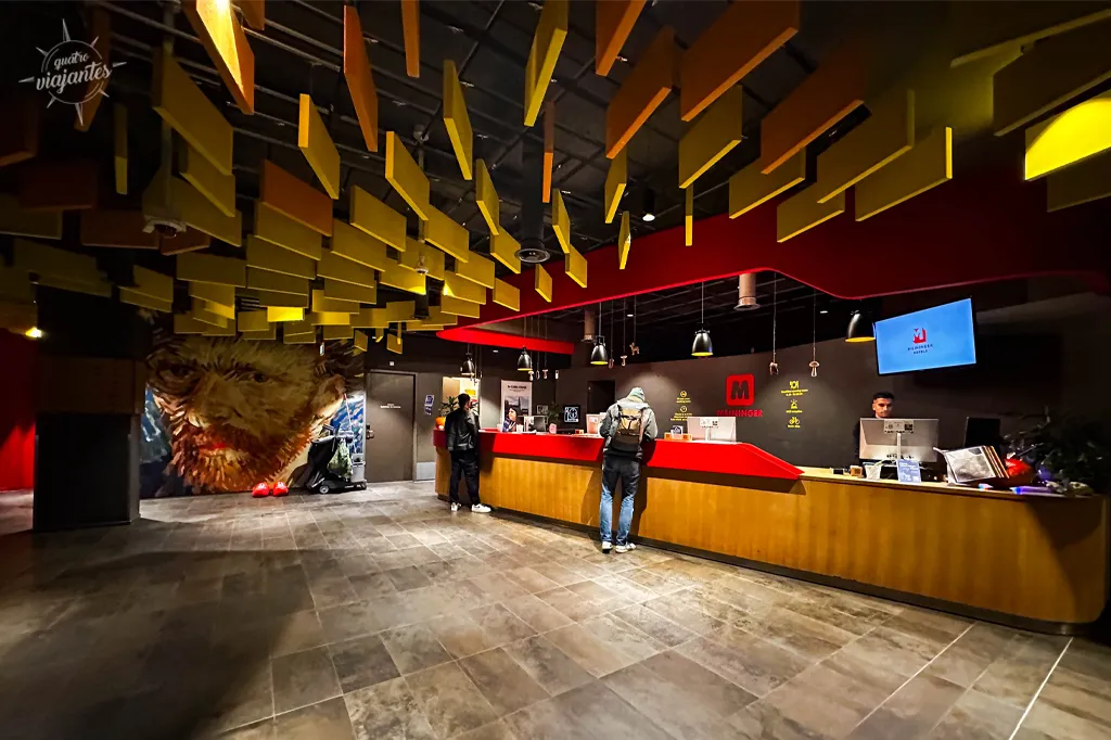 recepção do hotel Meininger Amsterdam City West