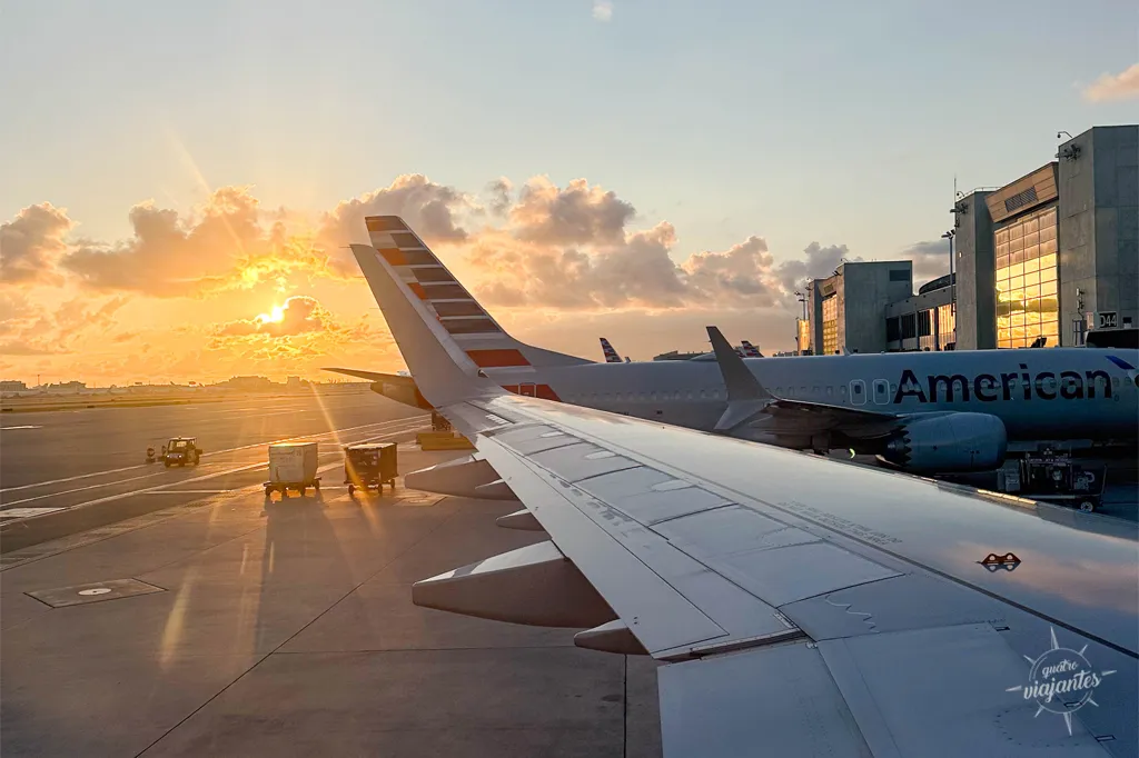 Dentro do avião no aeroporto de Denver nos Estados Unidos. Os documentos para viagem foram apresentado no embarque.