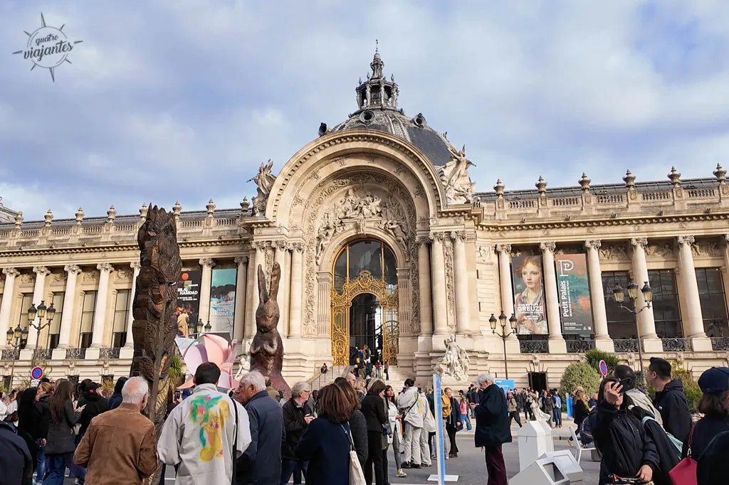 Fila para entrada no Petit Palais em Paris