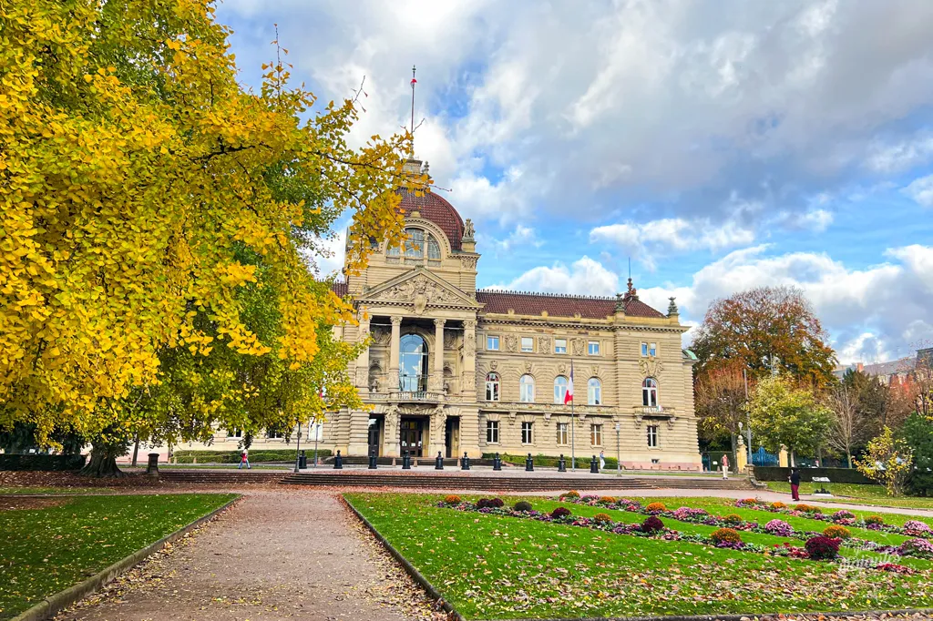 Prédio administrativo do Império Alemão no final do século 19, cidade de Estrasburgo.