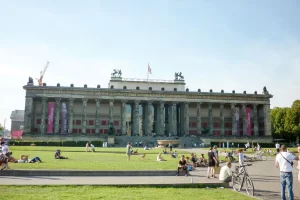 Fachada da Ilha dos Museus em Berlim ao longo do rio Spree