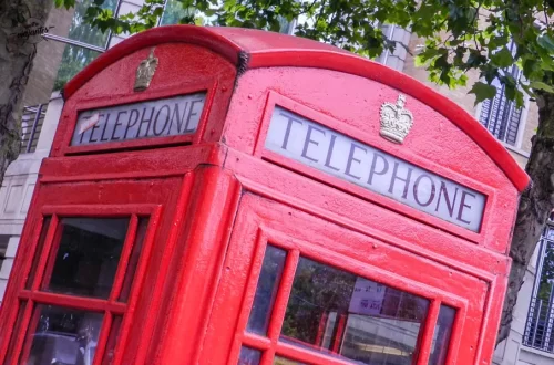 Cabine telefônica vermelha clássica de Londres