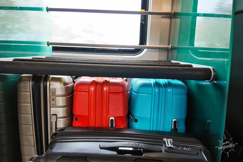 compartimentos de bagagens nos trem na Europa