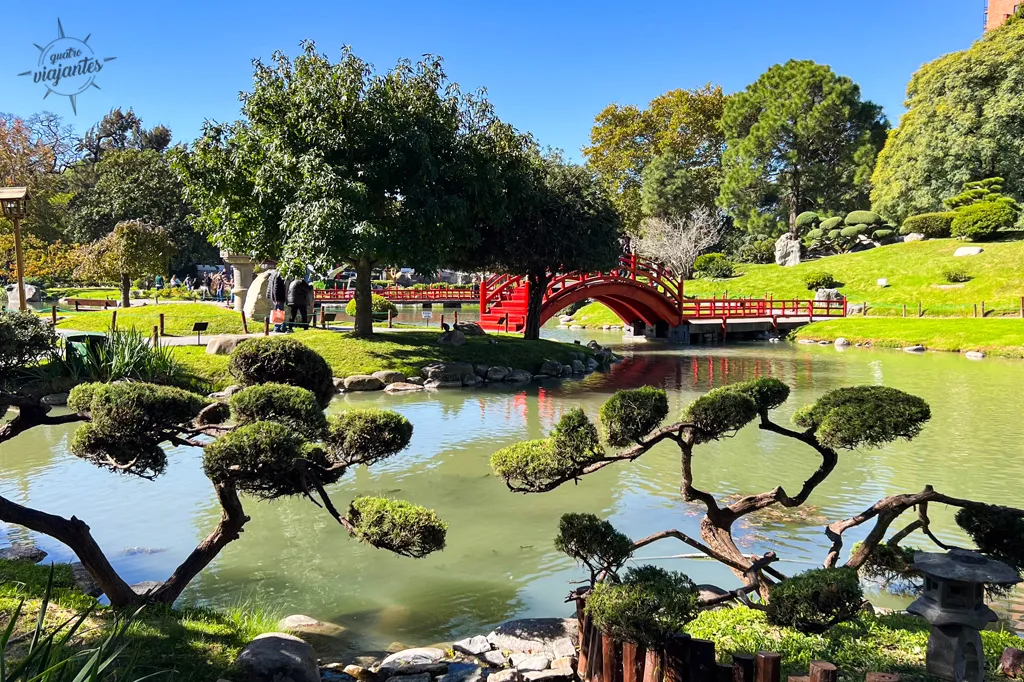 Ponte verme;ha no Jardim Japonês de Buenos Aires. Bosques de Palermo