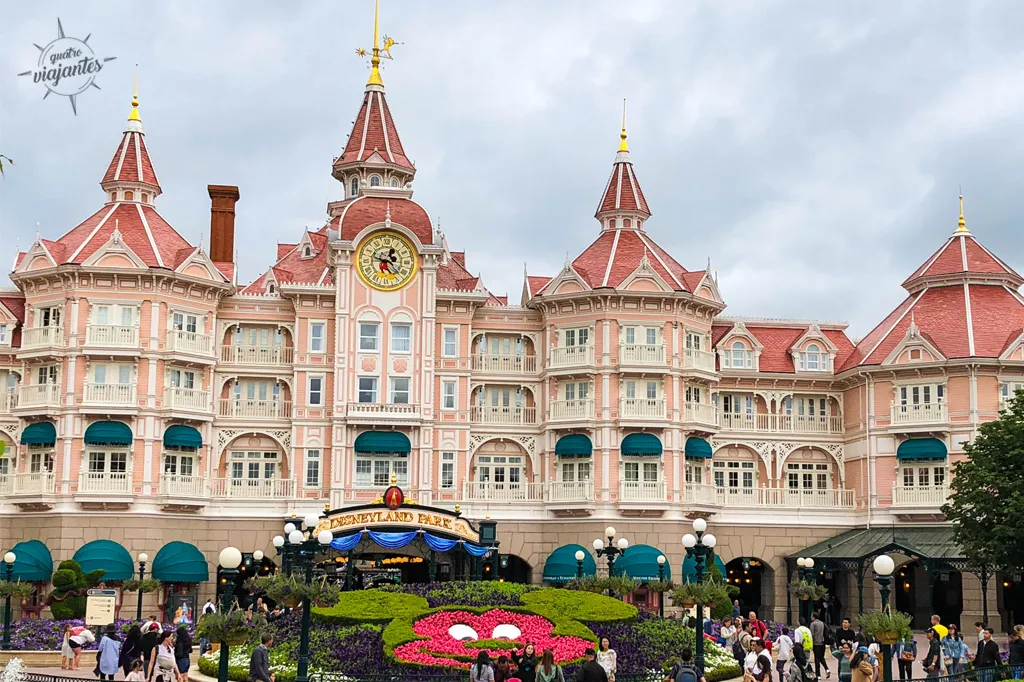 Vista geral da entrada do Disneyland Park Paris