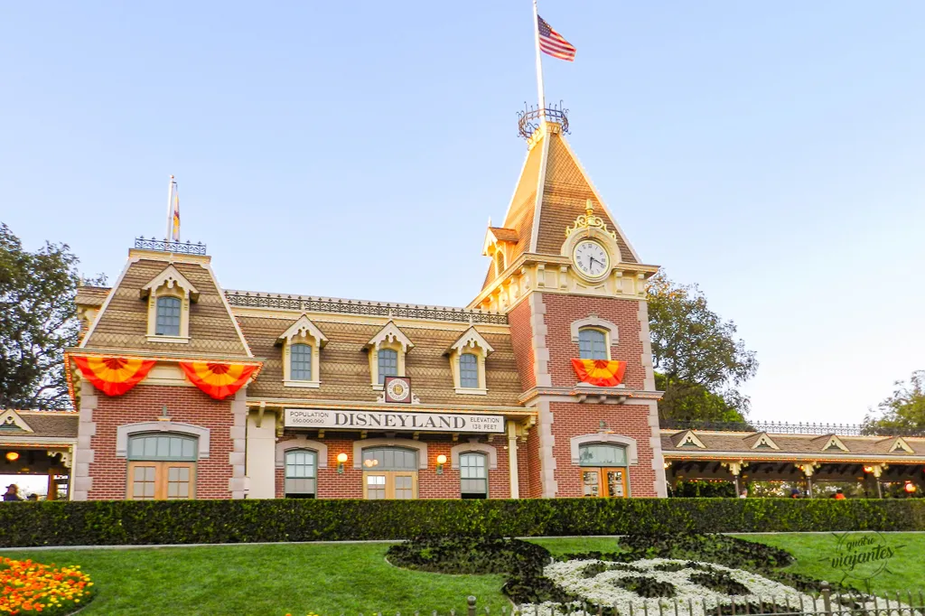 Entrada da Disneyland Califórnia, o primeiro parque Disney