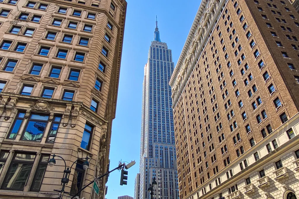 Vista do Empire State Building em Nova York em dia de céu claro