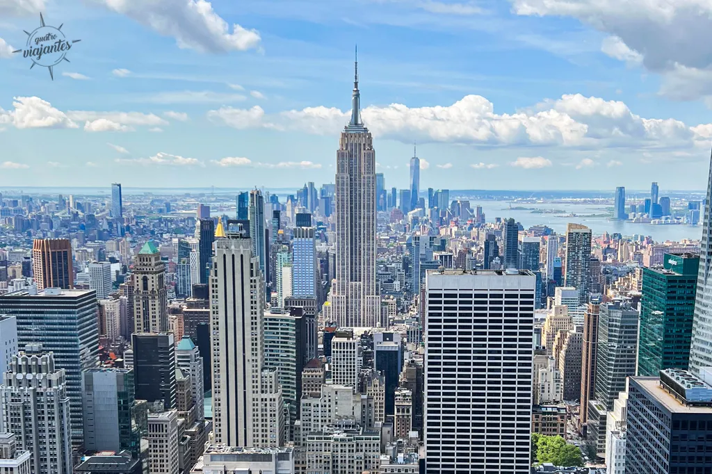 Vista de Manhattan em Nova York com o Empire State Building em primeiro plano.